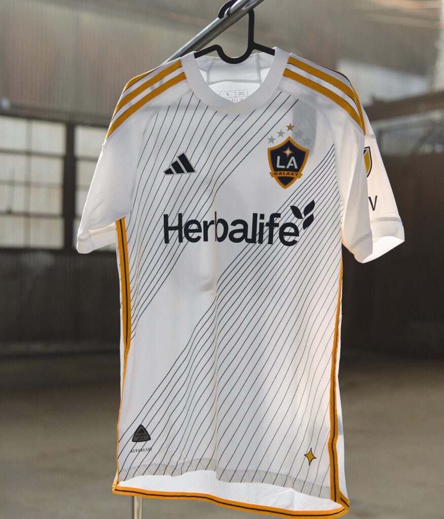 LA Galaxy estrena su nuevo uniforme para la temporada 2024 de la MLS