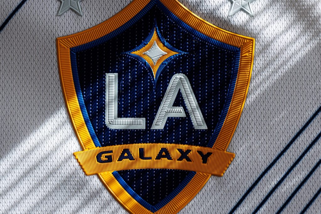 LA Galaxy estrena su nuevo uniforme para la temporada 2024 de la MLS