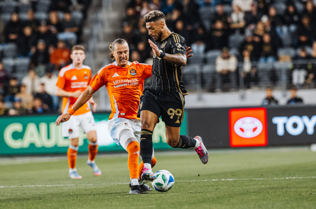 LAFC vence 2-0 a Houston Dynamo y amplía su racha invicta en la MLS