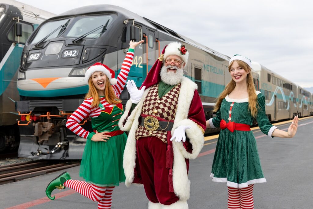 La magia del ferrocarril navideño: El expreso festivo de Metrolink regresa al sur de California
