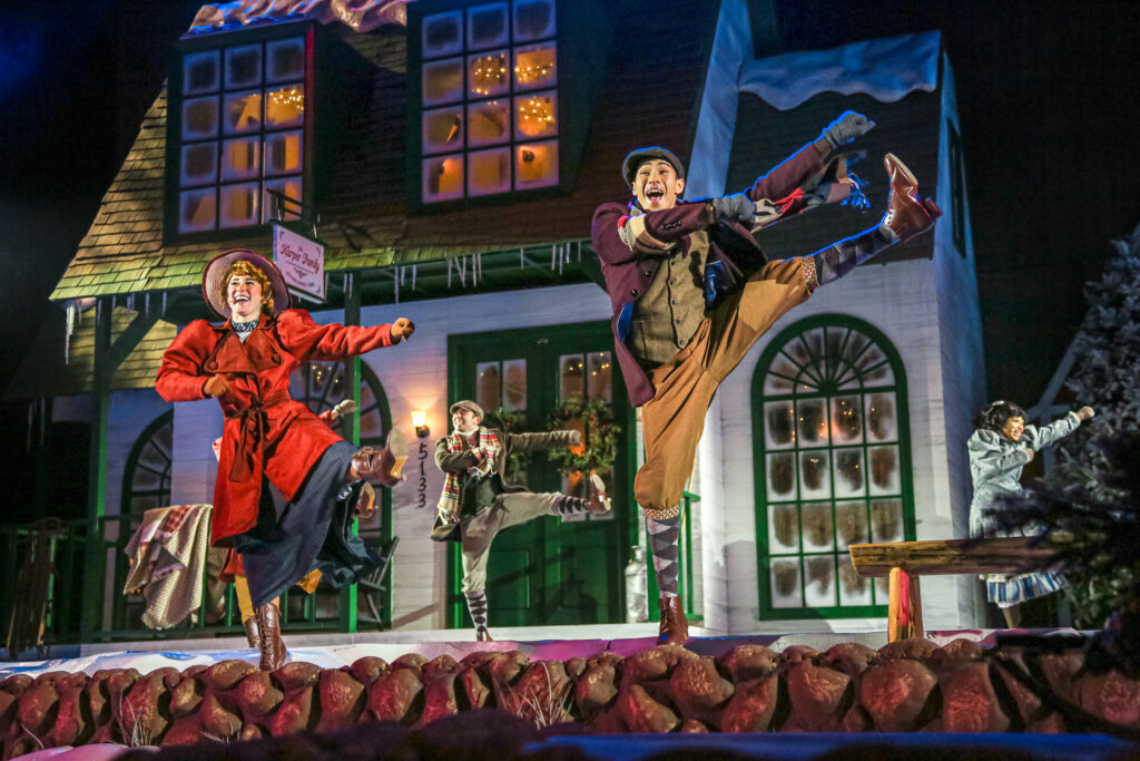 Magia navideña épica Knott’s Merry Farm y Magic Mountain iluminan el invierno con millones de luces 