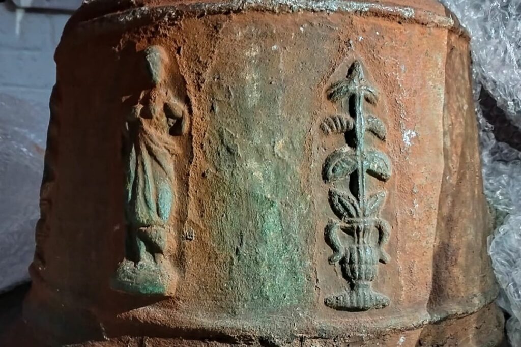 México recupera campana del siglo XIX robada en Tlaxcala y la restituye a su comunidad 