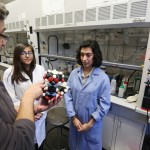 Más jóvenes latinos de Los Ángeles obtienen doctorados en ciencias