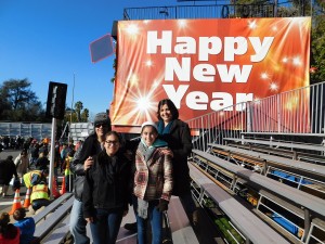 La familia Robles viajó desde San Diego para presenciar el desfile (Foto: Hispanos Press)