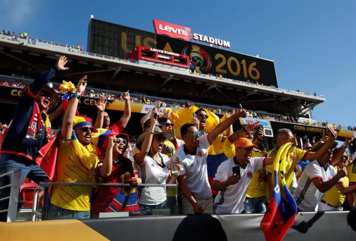 0-2. Zapata y James allanan el camino de Colombia y amargan al anfitrión -EFE