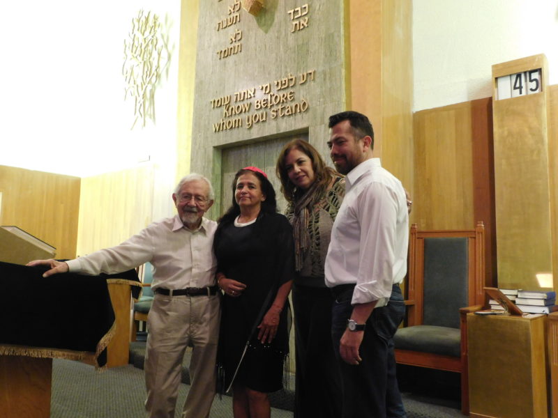 Raphael Ortasse (izquierda), Ela Bonilla, Elisheva Díaz y Óscar Domínguez se han unido para informar a la comunidad sobre sus orígenes (Foto: Hispanos Press)