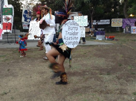 Conmemoran segundo aniversario de desaparicion de estudiantes de Ayotzinapa en Los Angeles