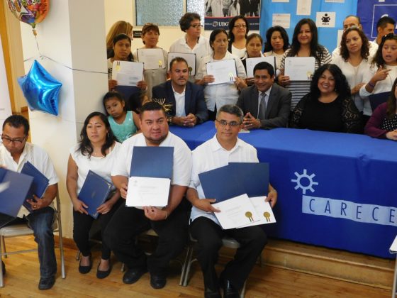 Muchas organizadores de Carecen entregan certificados