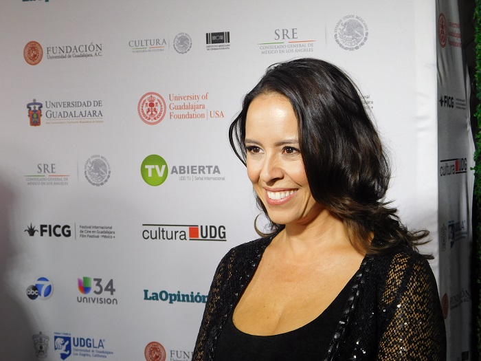 La directora Patricia Riggen recibió el premio Árbol de la Vida durante la ceremonia de apertura de FICG LA (Foto: Hispanos Press).