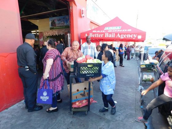 Un regalo de Acción de Gracias para familias de bajos recursos (Foto: Hispanos Press)