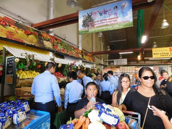 Un regalo de Acción de Gracias para familias de bajos recursos (Foto: Hispanos Press)