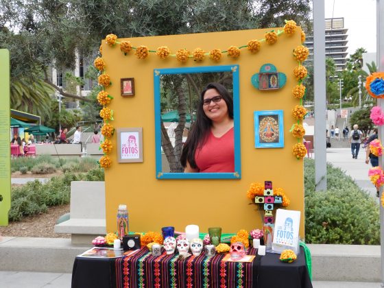 La exposición del Dia de los Muertos en Grand Park en Los Ángeles