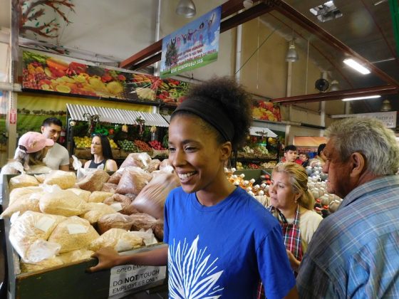 Un regalo de Acción de Gracias para familias de bajos recursos (Foto: Hispanos Press)