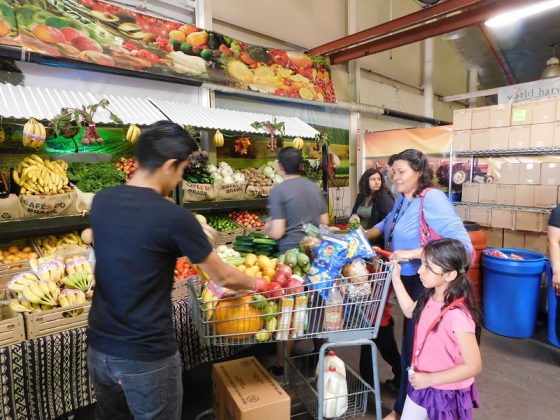 Un regalo de Acción de Gracias para familias de bajos recursos (Foto: Hispanos Press)