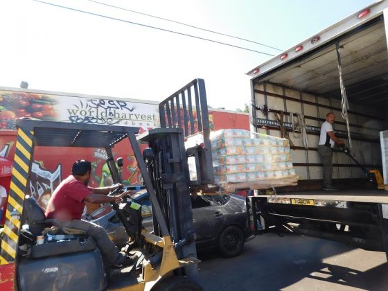 Un regalo de Acción de Gracias para familias de bajos recursos (Foto: Hispanos Press)