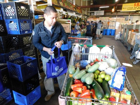 Un regalo de Acción de Gracias para familias de bajos recursos