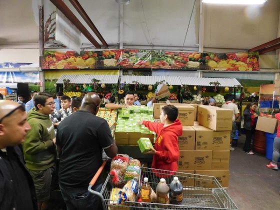 Un regalo de Acción de Gracias para familias de bajos recursos