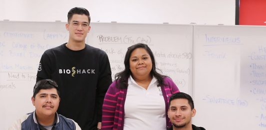 Jóvenes de Cal State LA diseñan centro de recursos para pequeños empresarios