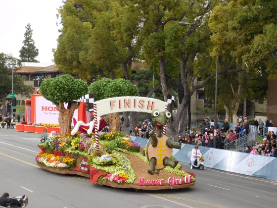 Desfile de las Rosas da la bienvenida al nuevo año