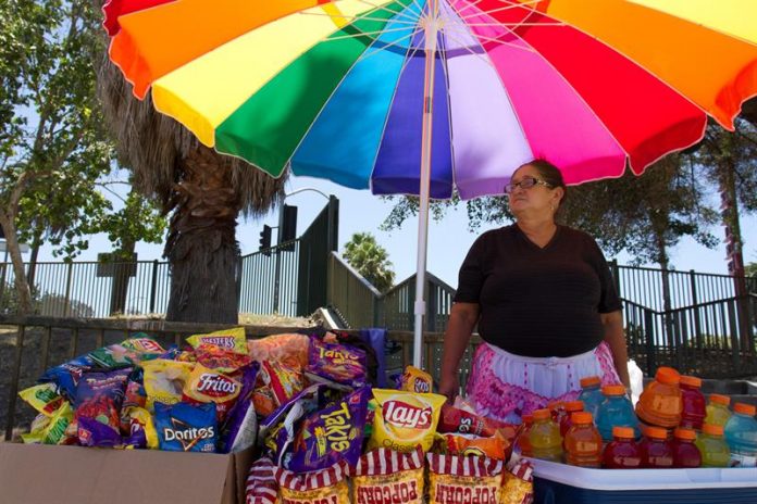 Concejo de Los Ángeles retira el carácter de delito a la venta ambulante