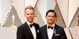 Las estrellas de Hollywood lucen lazos azules en apoyo a ACLU