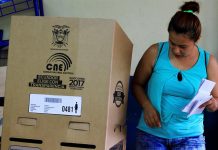 Más de 100.000 ecuatorianos votan en EE.UU. para las elecciones de su país