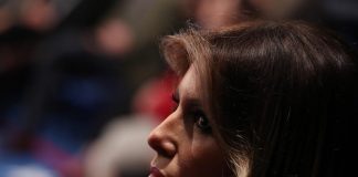 Reportero de The New York Times se disculpa por llamar puta a Melania Trump