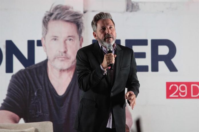 Ricardo Montaner colabora con músicos de la Filarmónica de Praga en sencillo