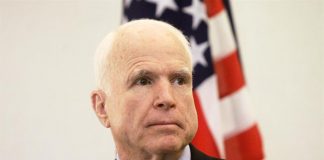 efe Senador McCain dice a Trump que dictadores empiezan reprimiendo a la prensa