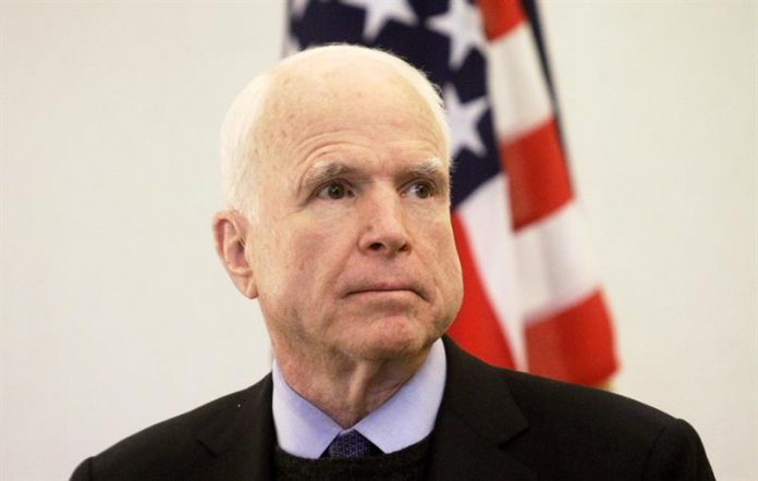 efe Senador McCain dice a Trump que dictadores empiezan reprimiendo a la prensa