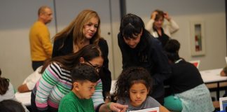 Jóvenes de Lawndale aprenden sobre ciencias de la computación