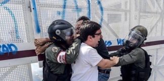 Fuerzas policiales reprimen marcha de oposición venezolana