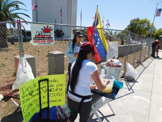 Protesta venezolana en Los Ángeles en contra del gobierno de Nicolás Maduro