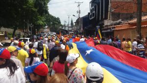 Fuerzas policiales reprimen marcha de oposición venezolana