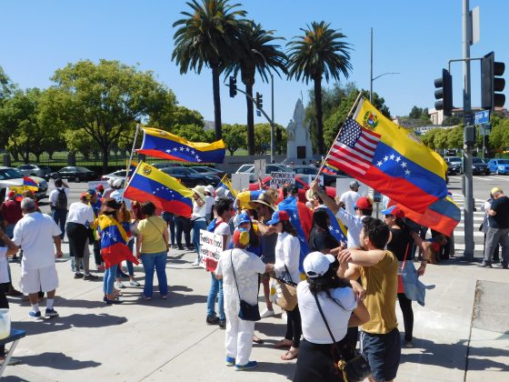 Protesta venezolana en Los Ángeles en contra del gobierno de Nicolás Maduro