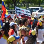Protesta venezolana en Los Ángeles en contra del gobierno de Nicolás Maduro
