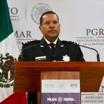Expolicía mexicano se entrega en EE.UU. por presuntos nexos con narcotráfico Expolicía mexicano se entrega en EE.UU. por presuntos nexos con narcotráfico