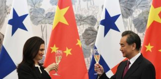 Panama's Foreign Minister Isabel de Saint Malo and Chinese Foreign Minister Wang Yi drink a toast