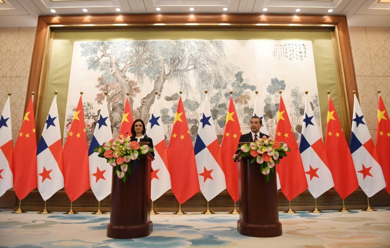 Panamá establece lazos diplomáticos con China y rompe con Taiwán