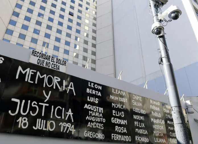 Denuncian impunidad a los 23 años del atentado al centro judeoargentino AMIA