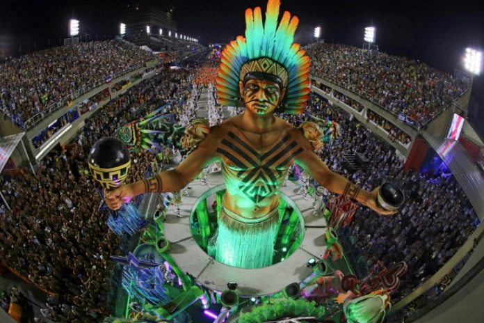 Escuelas de samba se arman contra la guerra al Carnaval de alcalde de Rio