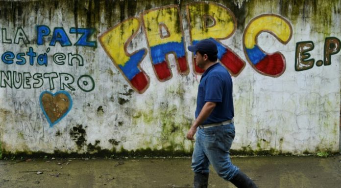 Histórico encuentro de las FARC con exparamilitares en Colombia