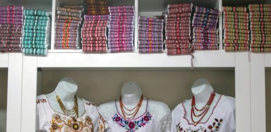 La industria de la moda indígena florece en Ecuador