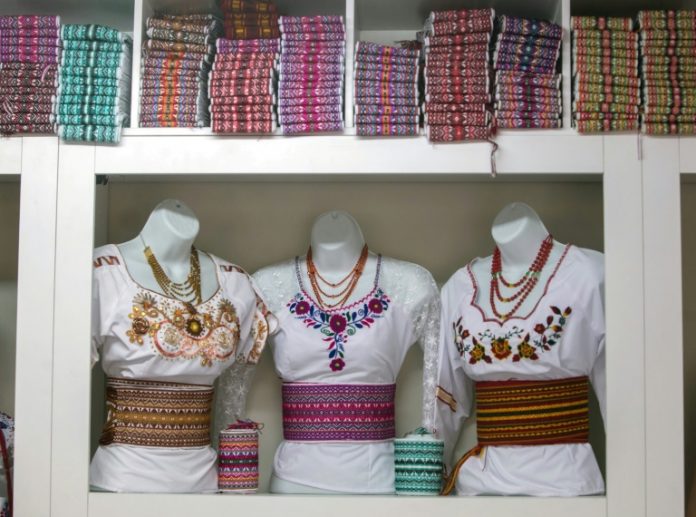 La industria de la moda indígena florece en Ecuador La industria de la moda indígena florece en Ecuador