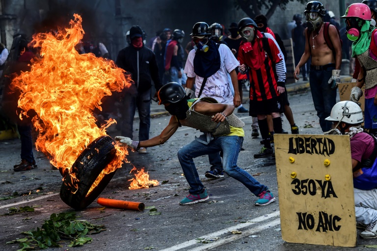 La oposición desafía al gobierno y toma las calles de Venezuela