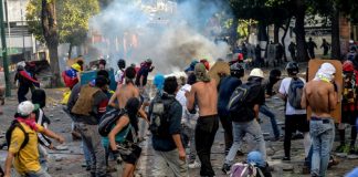 La oposición desafía al gobierno y toma las calles de Venezuela