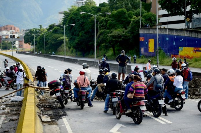 La oposición inicia un paro general para obligar a Maduro a retirar su Constituyente