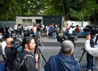 Leopoldo López sale de prisión y queda bajo arresto domiciliario