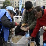 Ollas populares para denunciar hambre y pobreza en Argentina