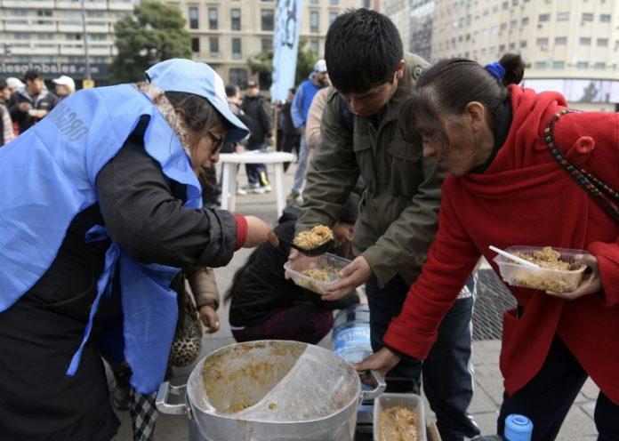 Ollas populares para denunciar hambre y pobreza en Argentina